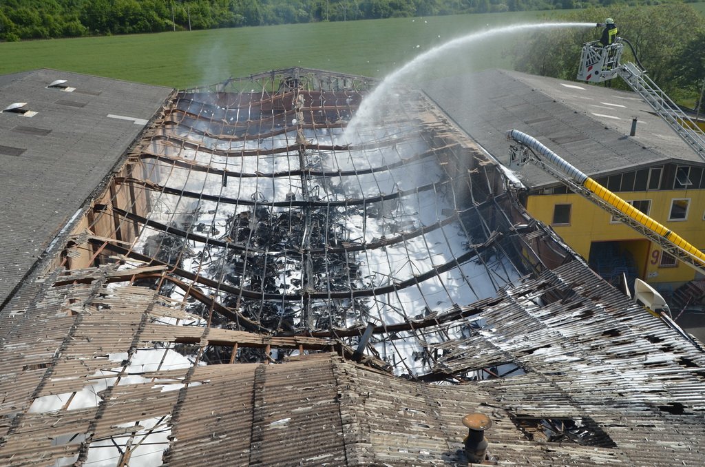 Grossfeuer Poco Lager Koeln Porz Gremberghoven Hansestr P931.JPG - Miklos Laubert